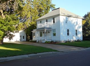 429 9th St S, Mount Lake, MN 56159