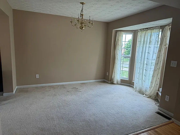 174 Farmridge Rd — Photo 2