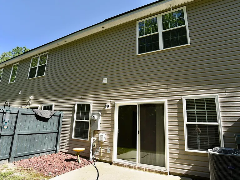 411 Ferguson Ln — Photo 10