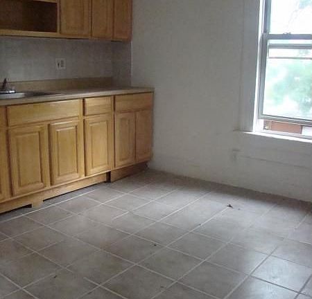 5th image of 143 William St