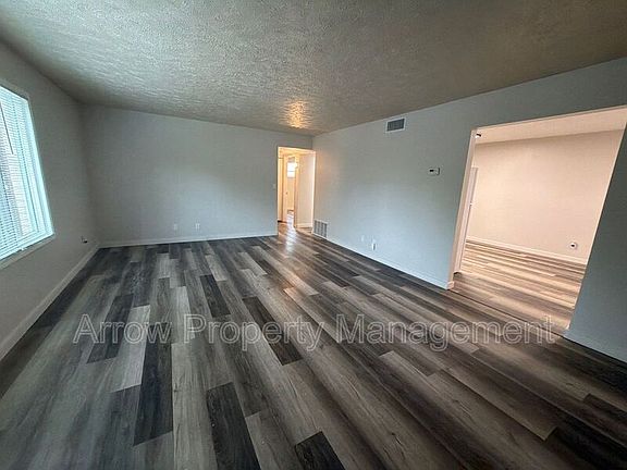 3rd image of 1004 18th St #201