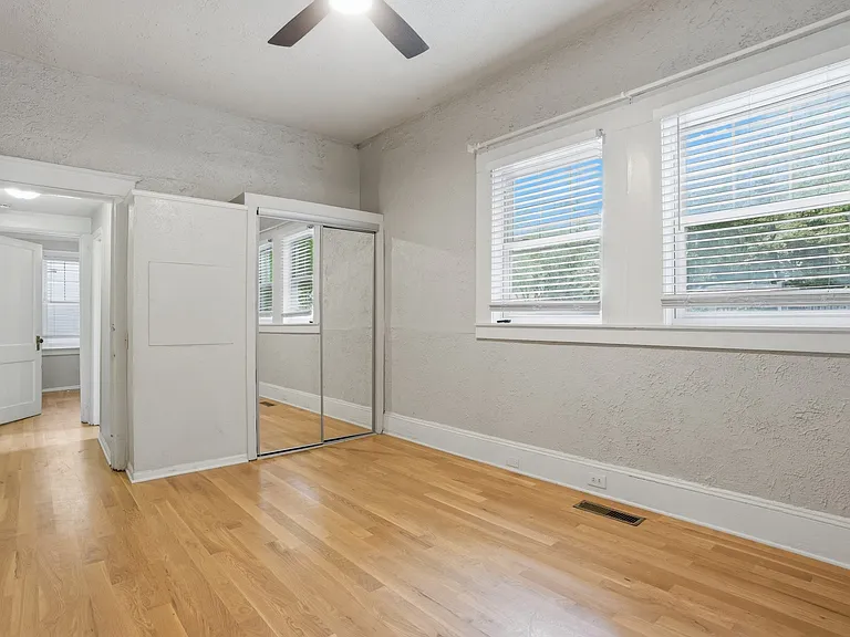 615 Linwood Ave NE #4 — Photo 13