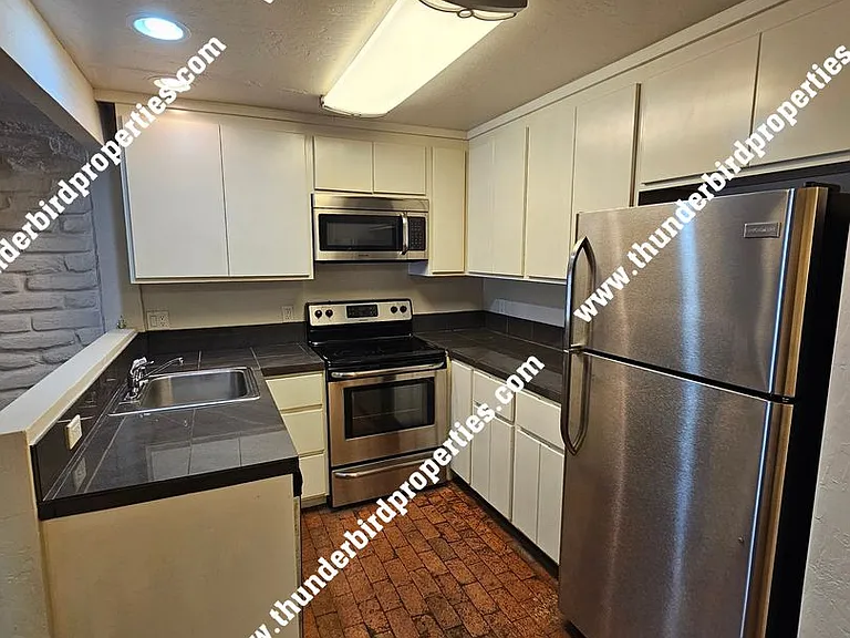 200 Rio Grande Blvd SW — Photo 2