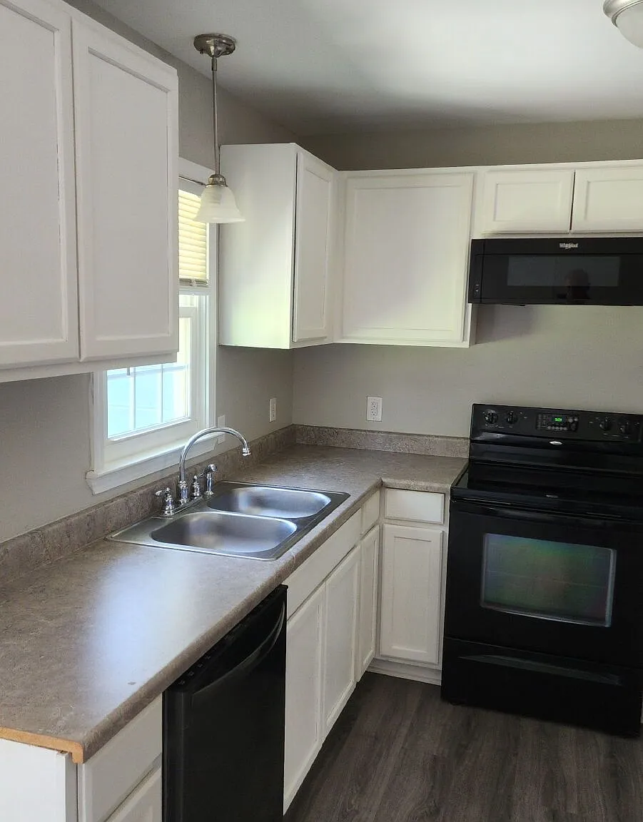 2 bed, 1.0 bath, $950 — Photo 3