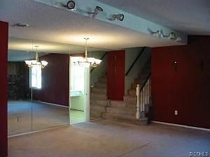 4th image of 409 Marilyn Ln