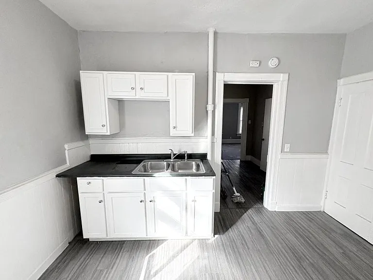 2708 7th Ave — Photo 30