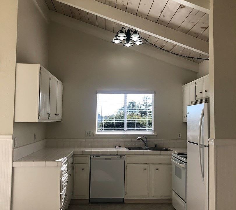 1st image of 370 Bowen Ave