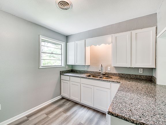 5th image of 327 Hereford St #1