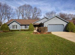 7248 W Woodbury Dr, Franklin, WI 53132