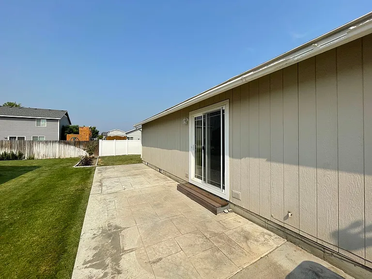 1900 Leanne Ave — Photo 5