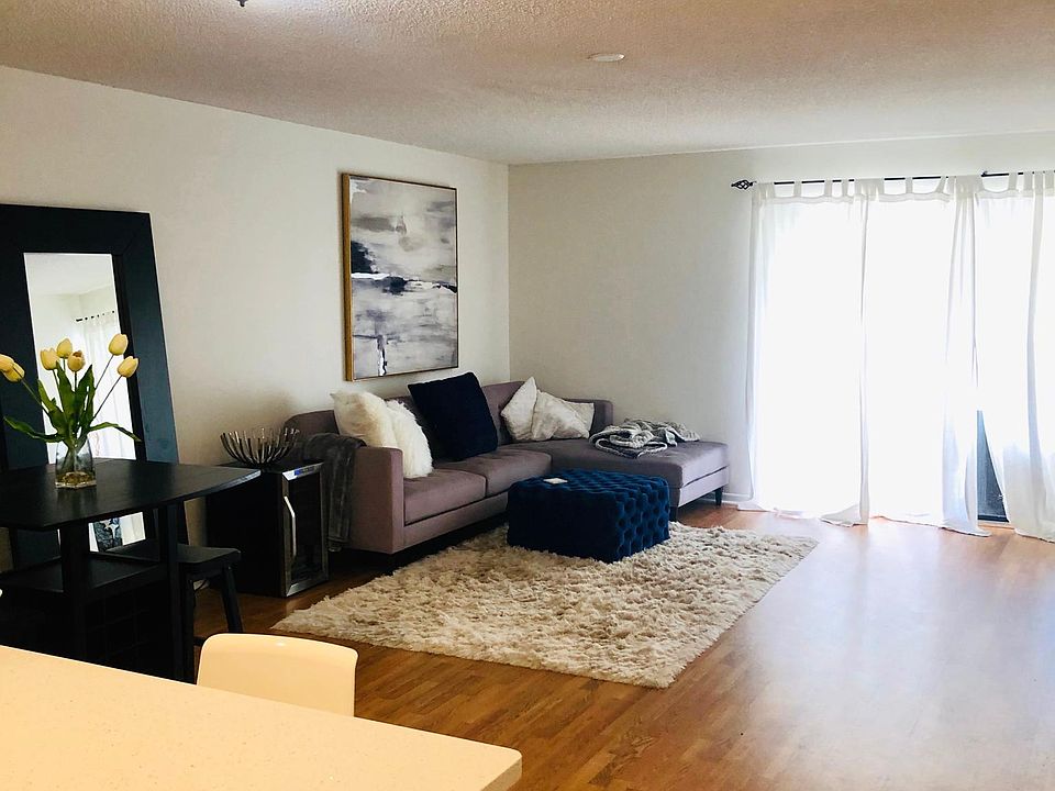 Open concept - Modern Kitchen with bar, Dining Alcove, Living Room, Balcony