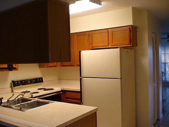 4th image of 5709 Bratton Dr