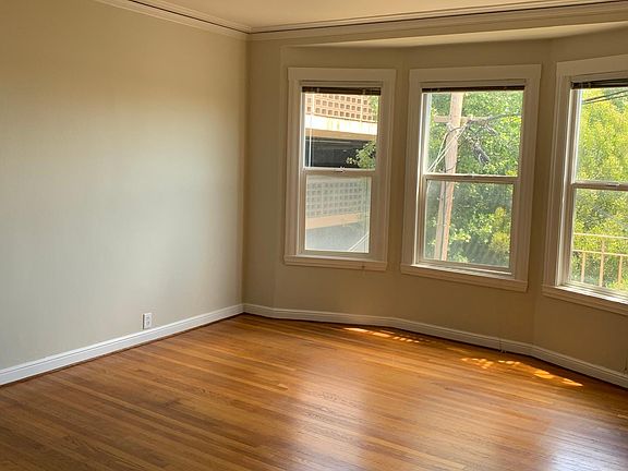 4th image of 40 Shrader St #102