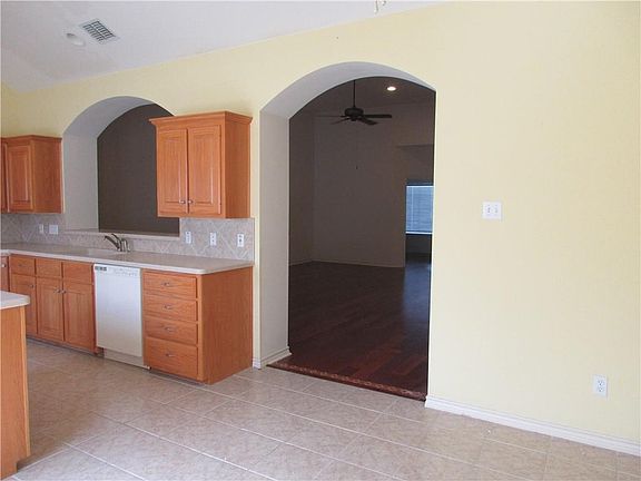 4th image of 9004 Darby Ln