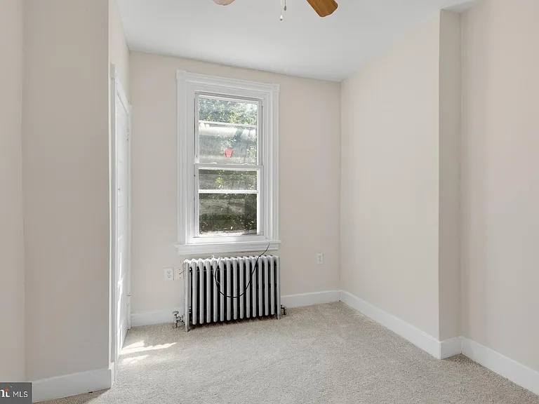 2323 E Cambria St — Photo 15