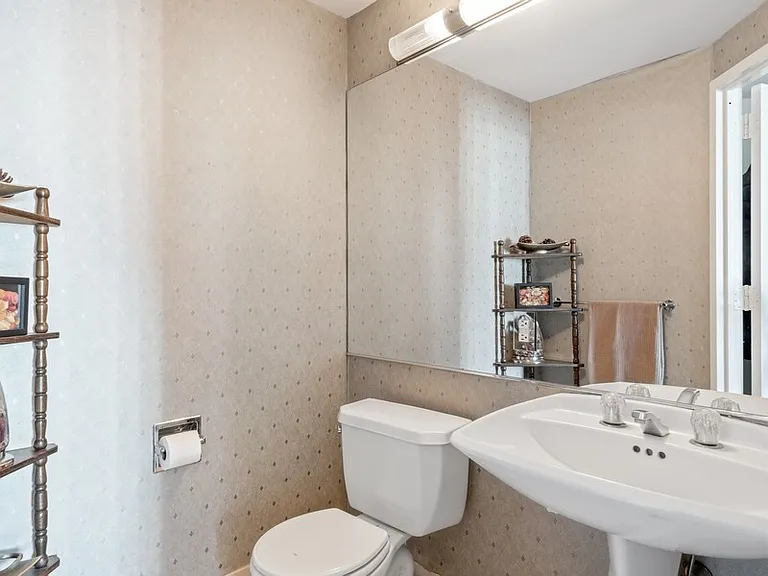 145 E 48th St #35A — Photo 8