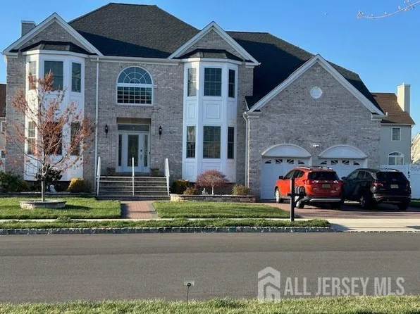 12 Charles Pl, Monroe Township, NJ 08831