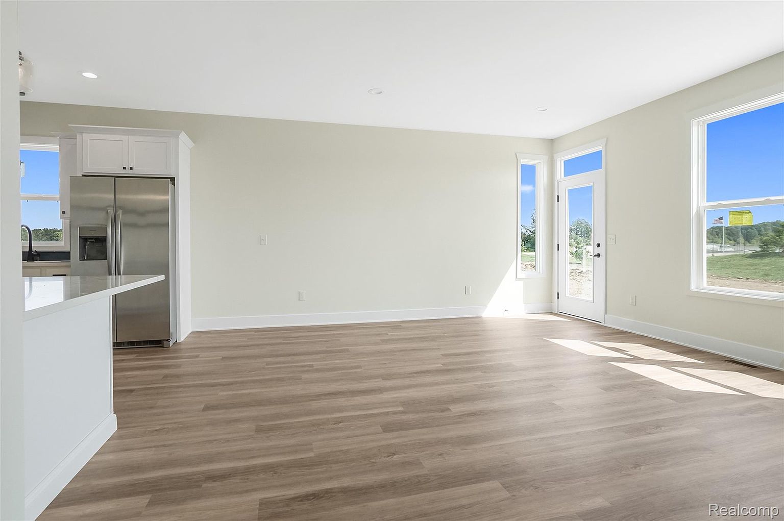 282 Percy Dr, photo 3