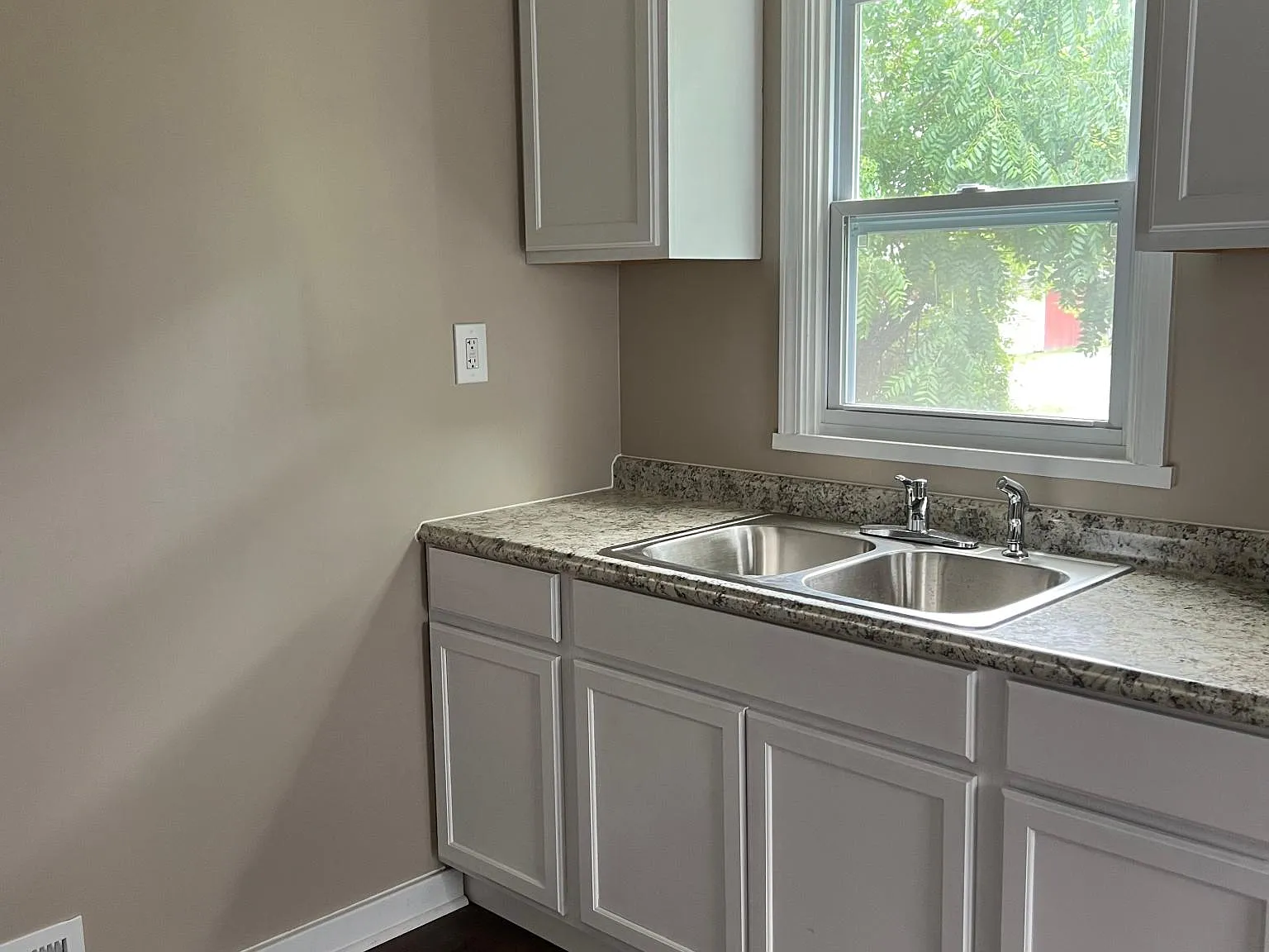 2 bed, 850 sqft, $1,200 — Photo 4