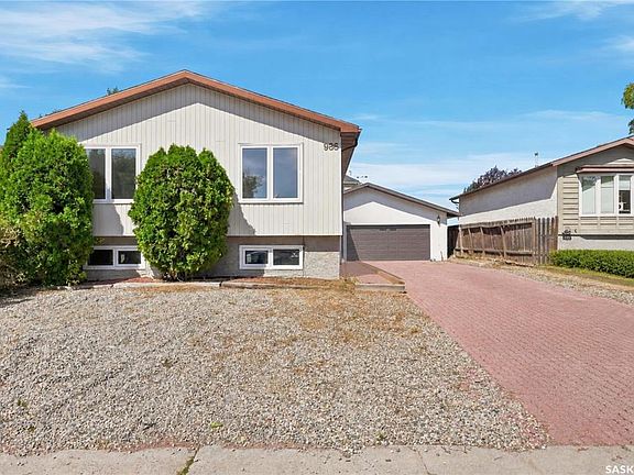 2nd image of 986 Rowell CRESCENT N