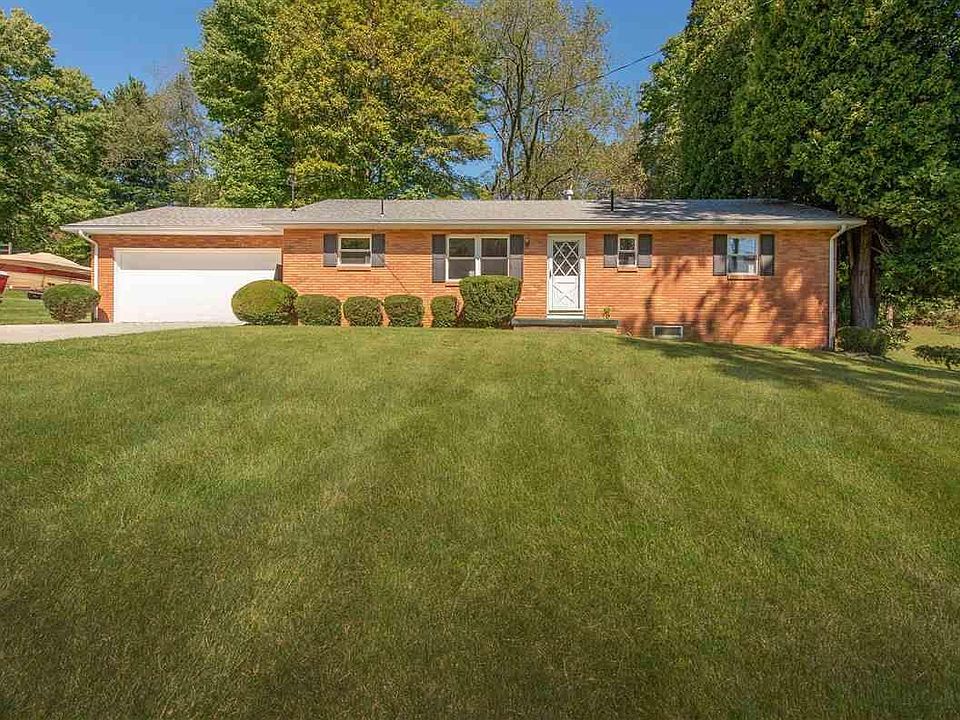 1st image of 10 Old Orchard Dr