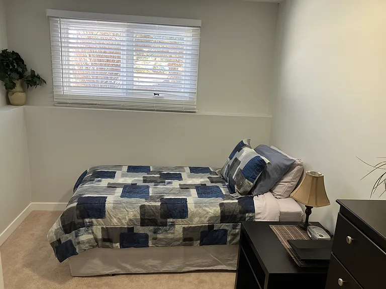 124 Anderson Close — Photo 12