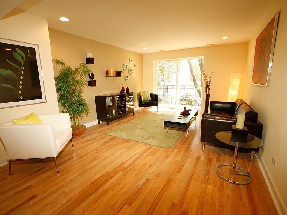 2nd image of 6954 N Greenview Ave APT 411