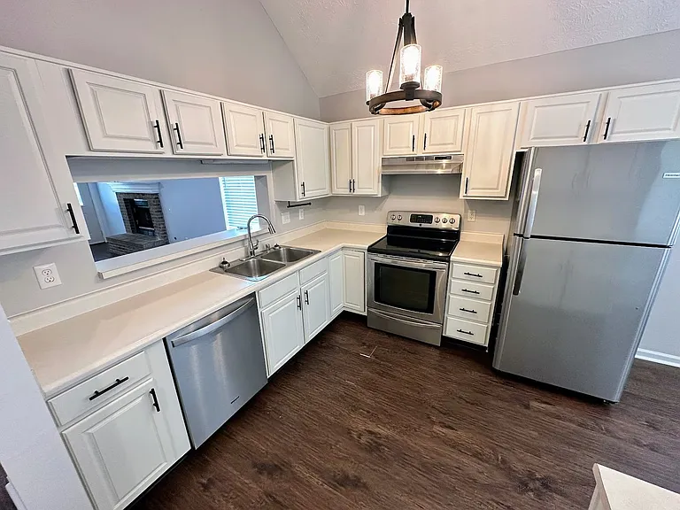 3821 Landridge Dr — Photo 3