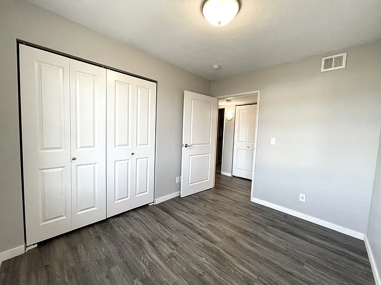 511 Cavalier Dr — Photo 13