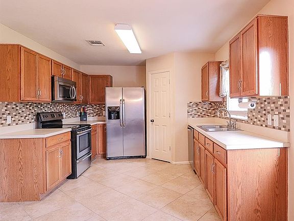 3rd image of 185 Catalpa Dr