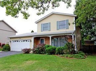 915 Navajo St, Carol Stream, IL 60188