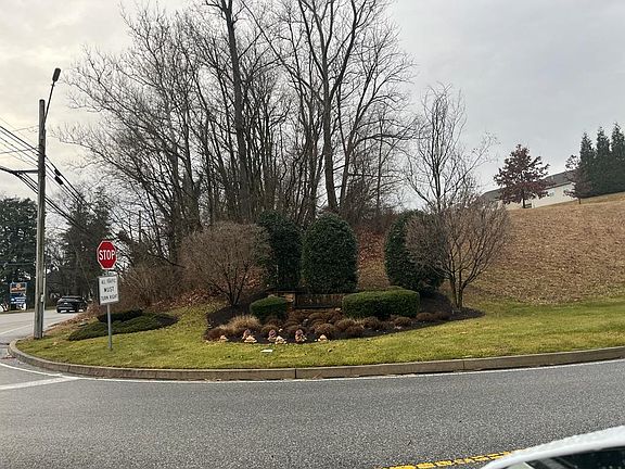 4th image of 113 Penns Manor Dr