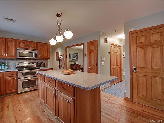 4th image of 453 Weir St