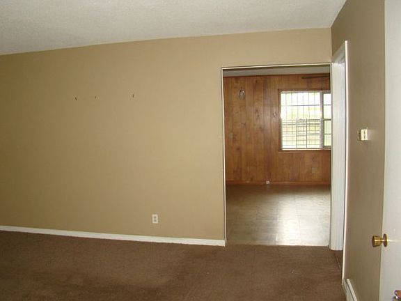 3rd image of 324 Barkwood Dr