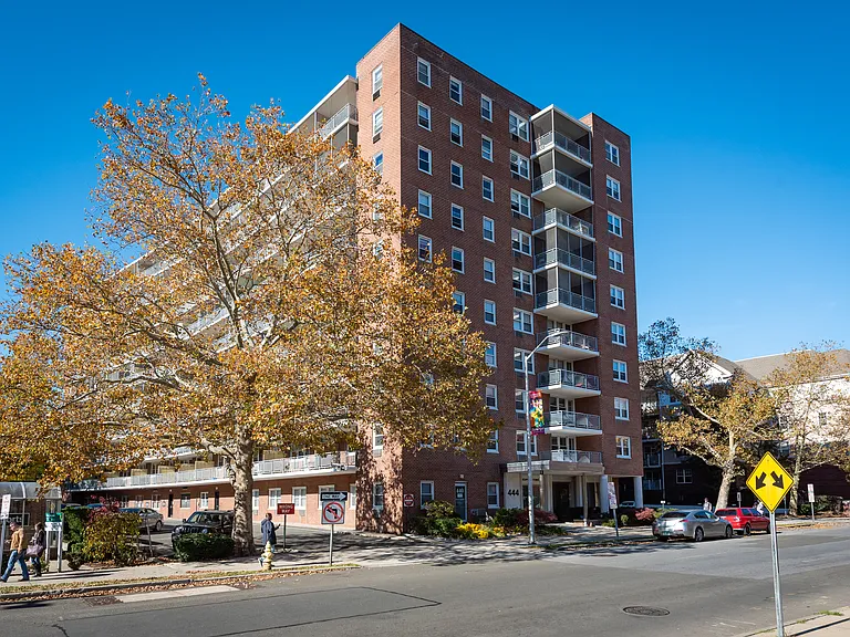 444 Bedford St #5G — Photo 2
