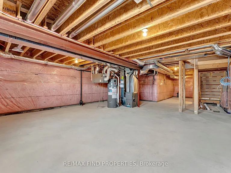 21 Dennis Ave — Photo 35