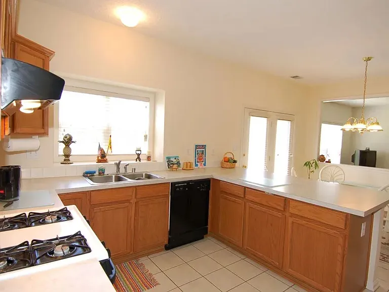 9406 Harlow Ct — Photo 6
