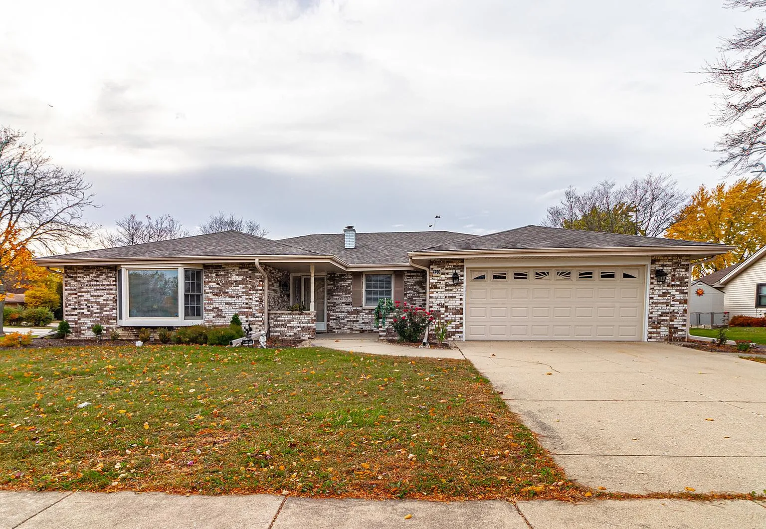 320 Glenridge Ln photo 1