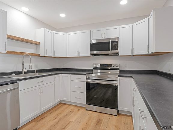 4th image of 45 Brookshire Ln