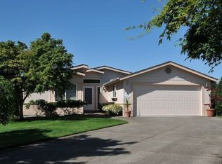 113 Village Dr, Cottage Grove, OR 97424