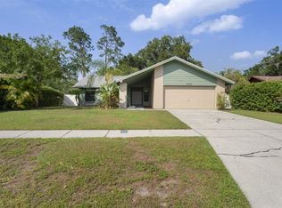 1402 Sandalwood Dr, Plant City, FL 33563