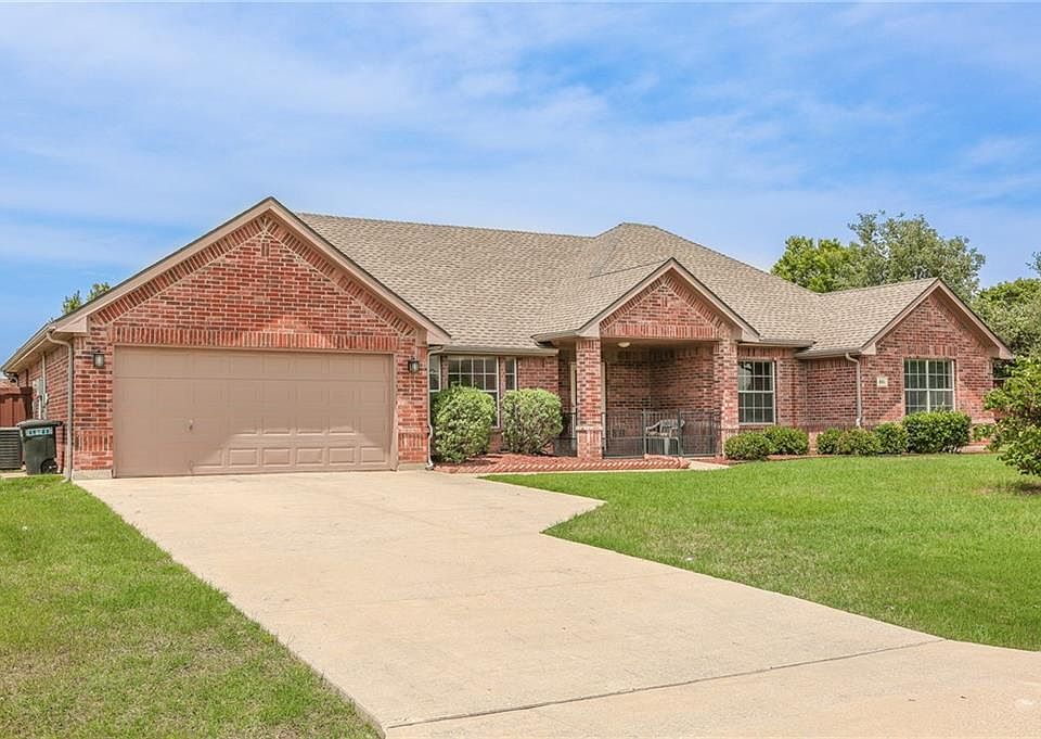 1st image of 851 Fairview Dr