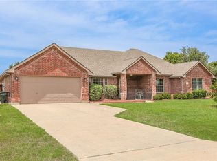 851 Fairview Dr, Aubrey, TX 76227