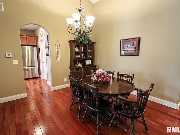 4th image of 1026 W Applewood Ln