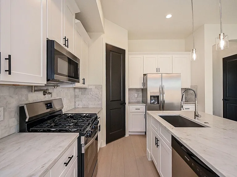 3839 Noah St #B — Photo 6