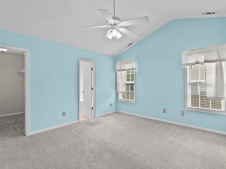 530 Sunpointe Dr — Photo 17