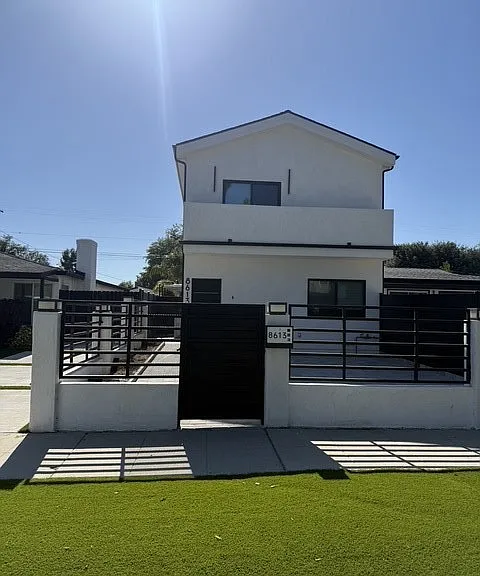 8613 Oakdale Ave — Photo 2