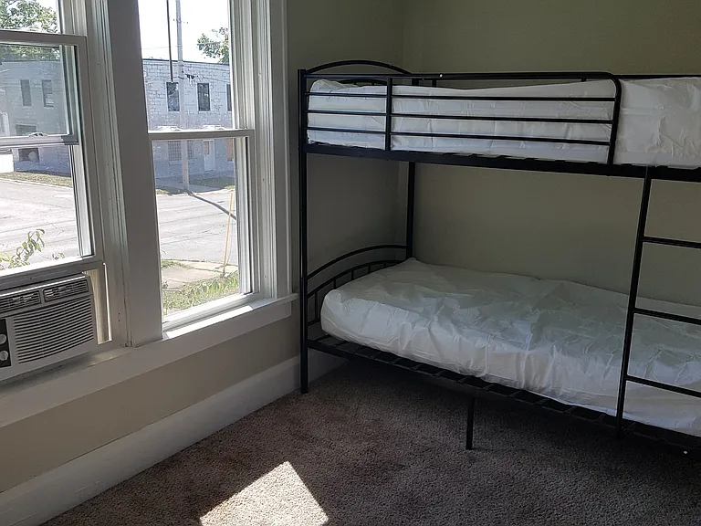 1032 Perry St — Photo 15
