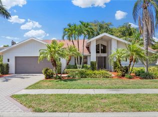 16 Falconwood Ct, Fort Myers, FL 33919