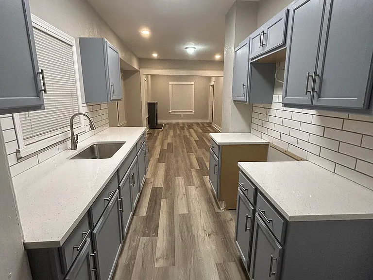 4119 Forest Ave — Photo 4